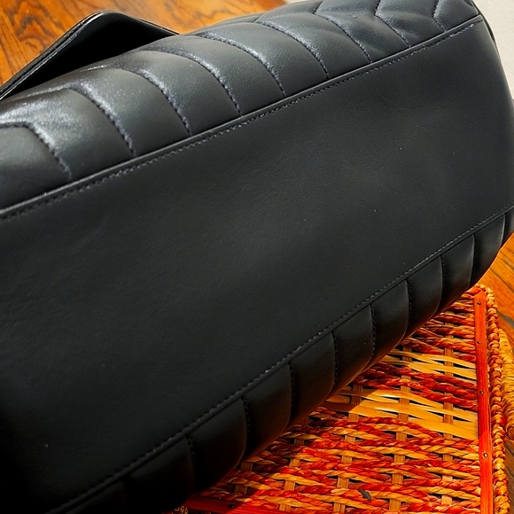 Saint Laurent Loulou Medium Bag - Picture 6 of 16